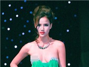 Bóng đá anh, ngoại hạng anh, lịch thi đấu euro 2012, Người mẫu bị lộ ngực, hở nội y: Vô tình hay cố ý?
